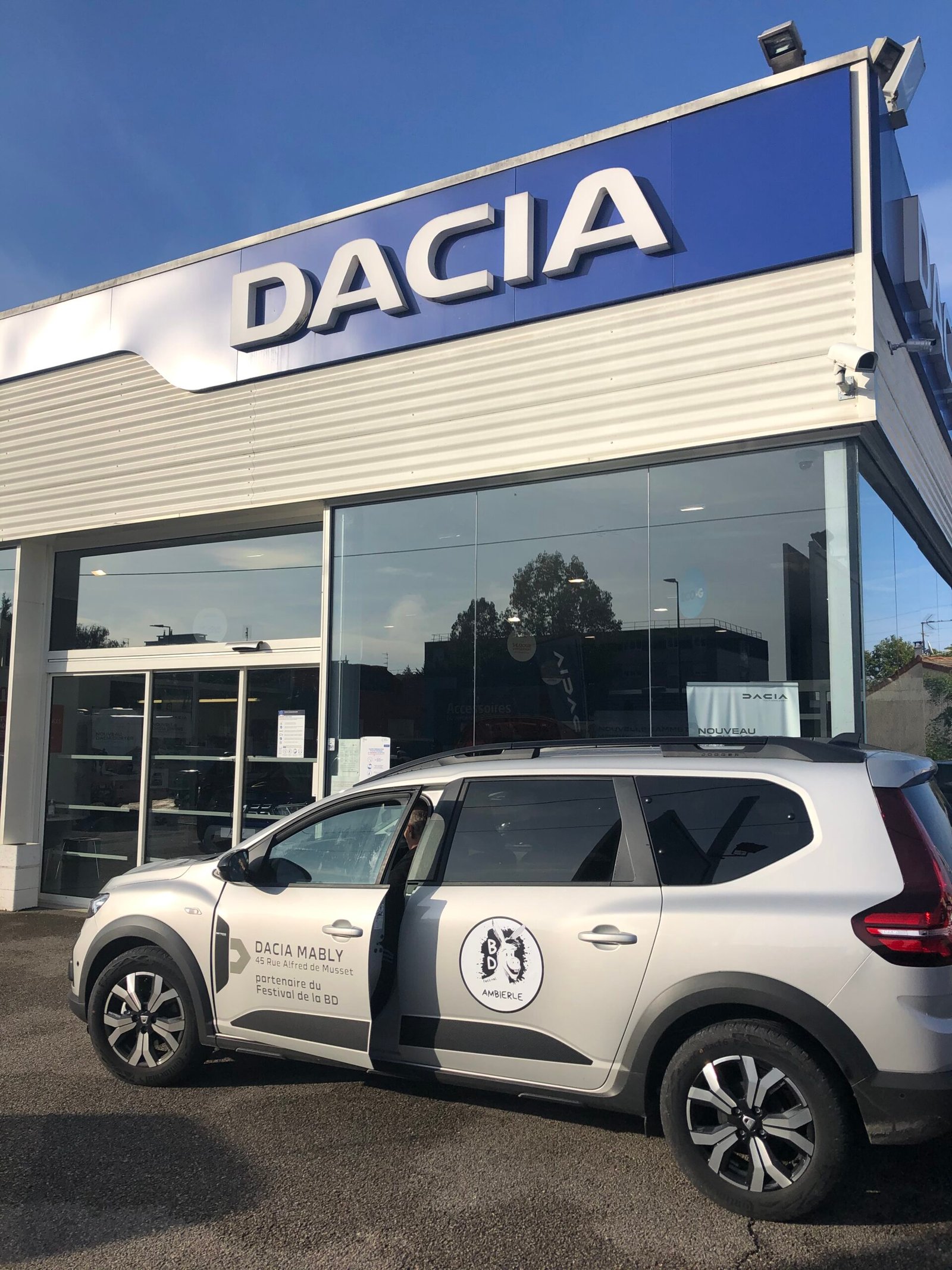 Partenaire DACIA avec logo festival